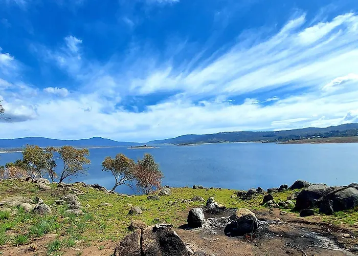 Luxury 5 Bedroom Home - Sentinel Chalet - Snowy Mountains - Jindabyne