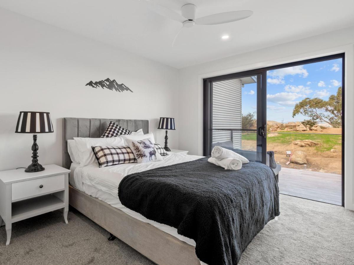 Luxury 5 Bedroom - Sentinel - Snowy Mountains - Holiday home Jindabyne